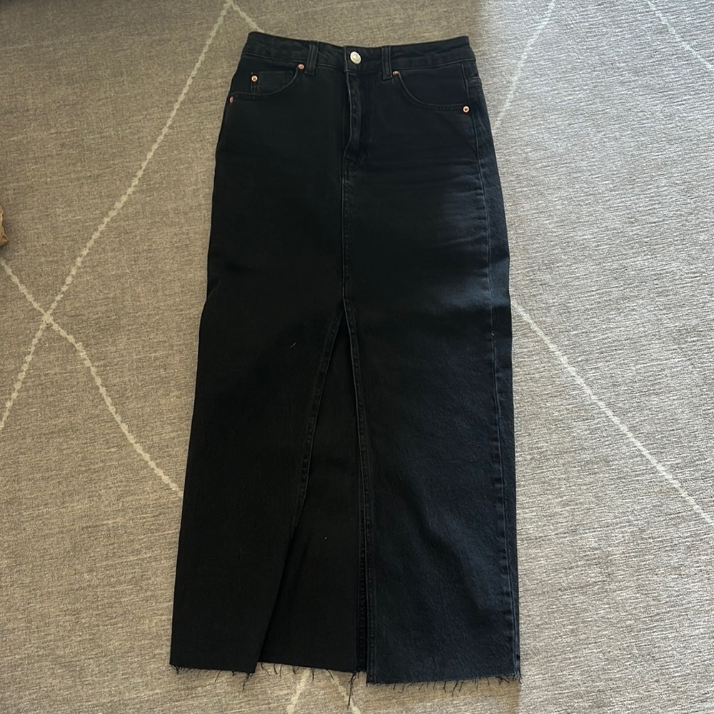 Maxi black denim skirt with front slit, size: 2 or 34, Stradivarius